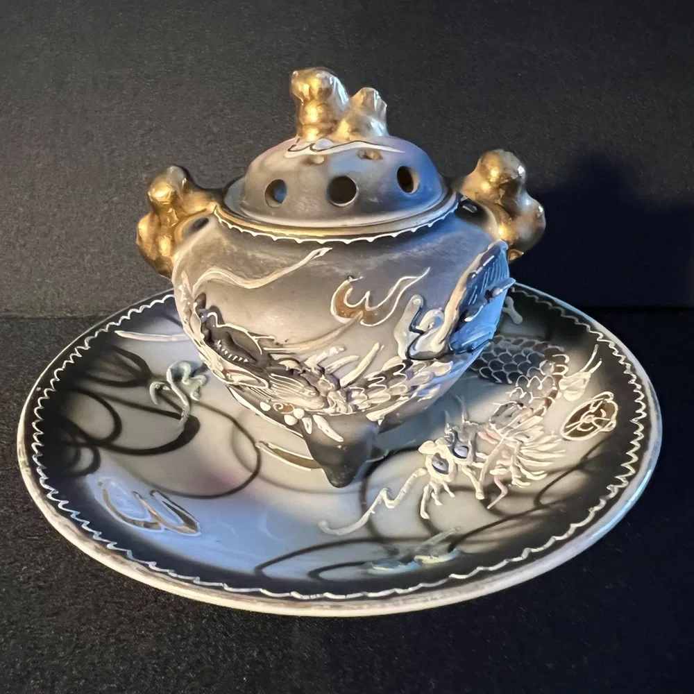 Porcelain tiny teapot. - Picture 4 of 7